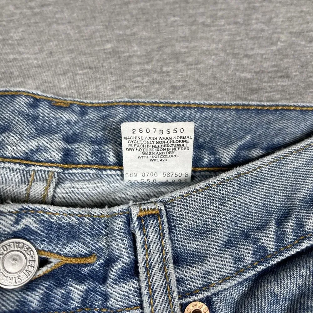 Vintage Levi's 550 Jeans Mens 33x32 Blue Light Wash Relaxed Straight Denim